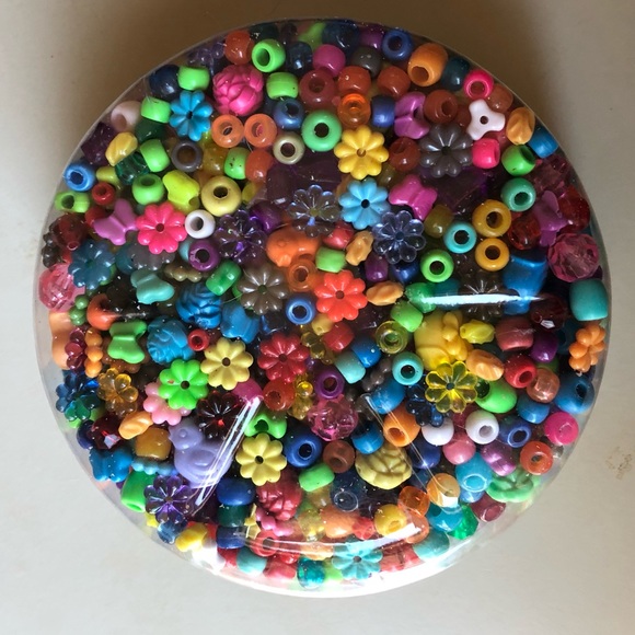 1.35 lb crafting beads - Picture 1 of 3